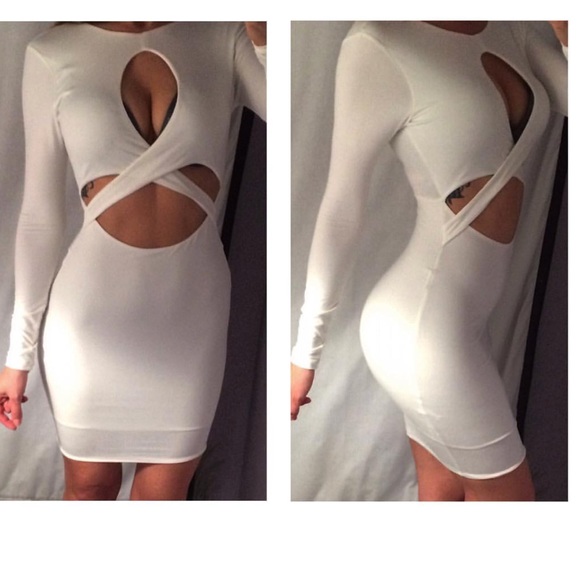 Dresses & Skirts - ⭕️💖2/$15 White Keyhole CutOut Long Sleeve Dress🗝